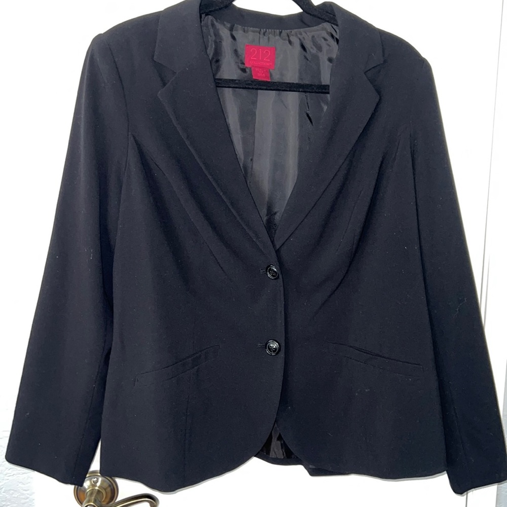 Black women 16W blazer.
